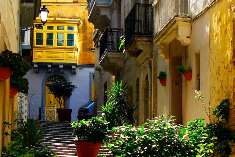 Stroll around the streets of Birgu
